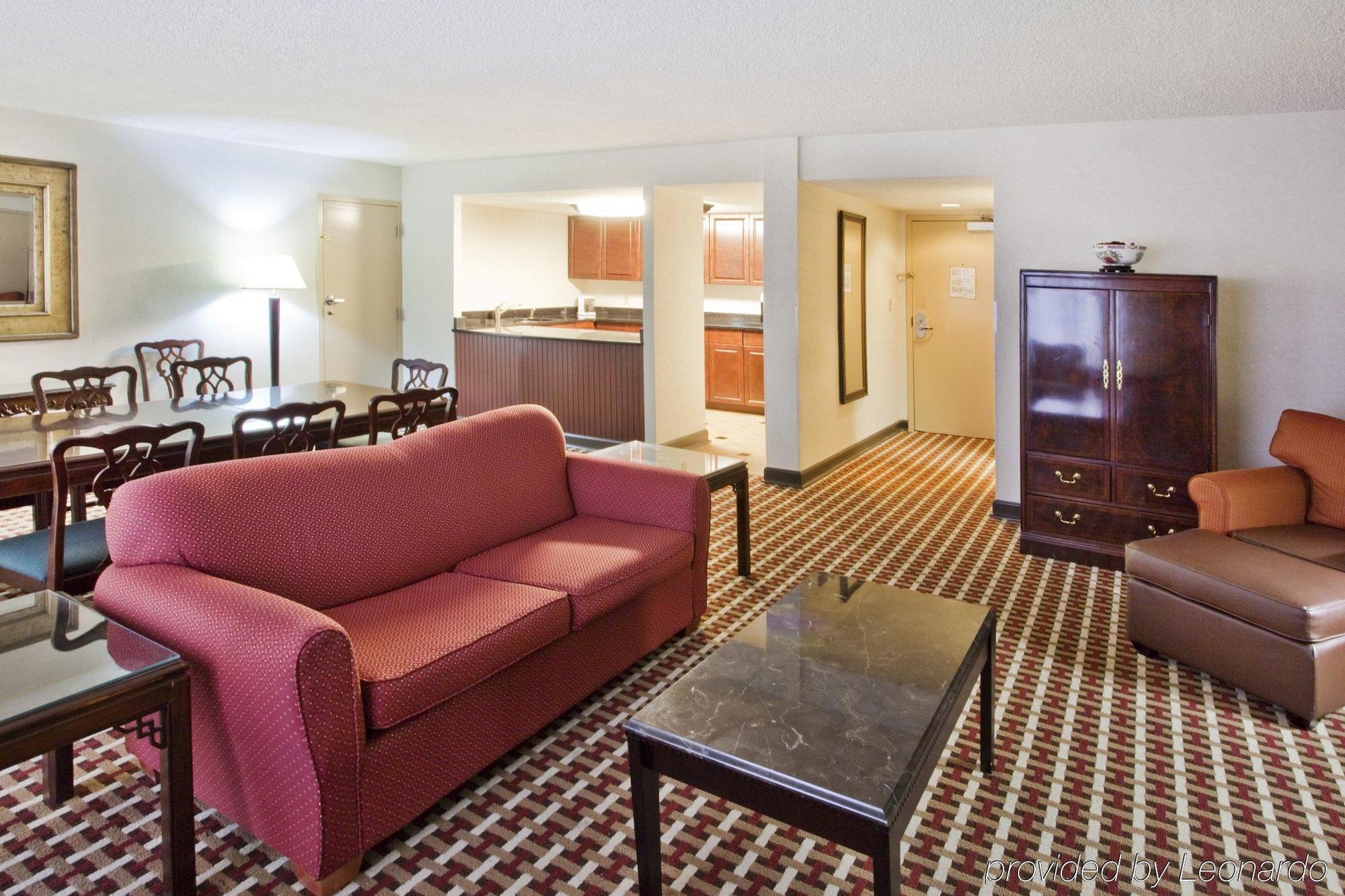 Ramada By Wyndham Gainesville Dalaman gambar