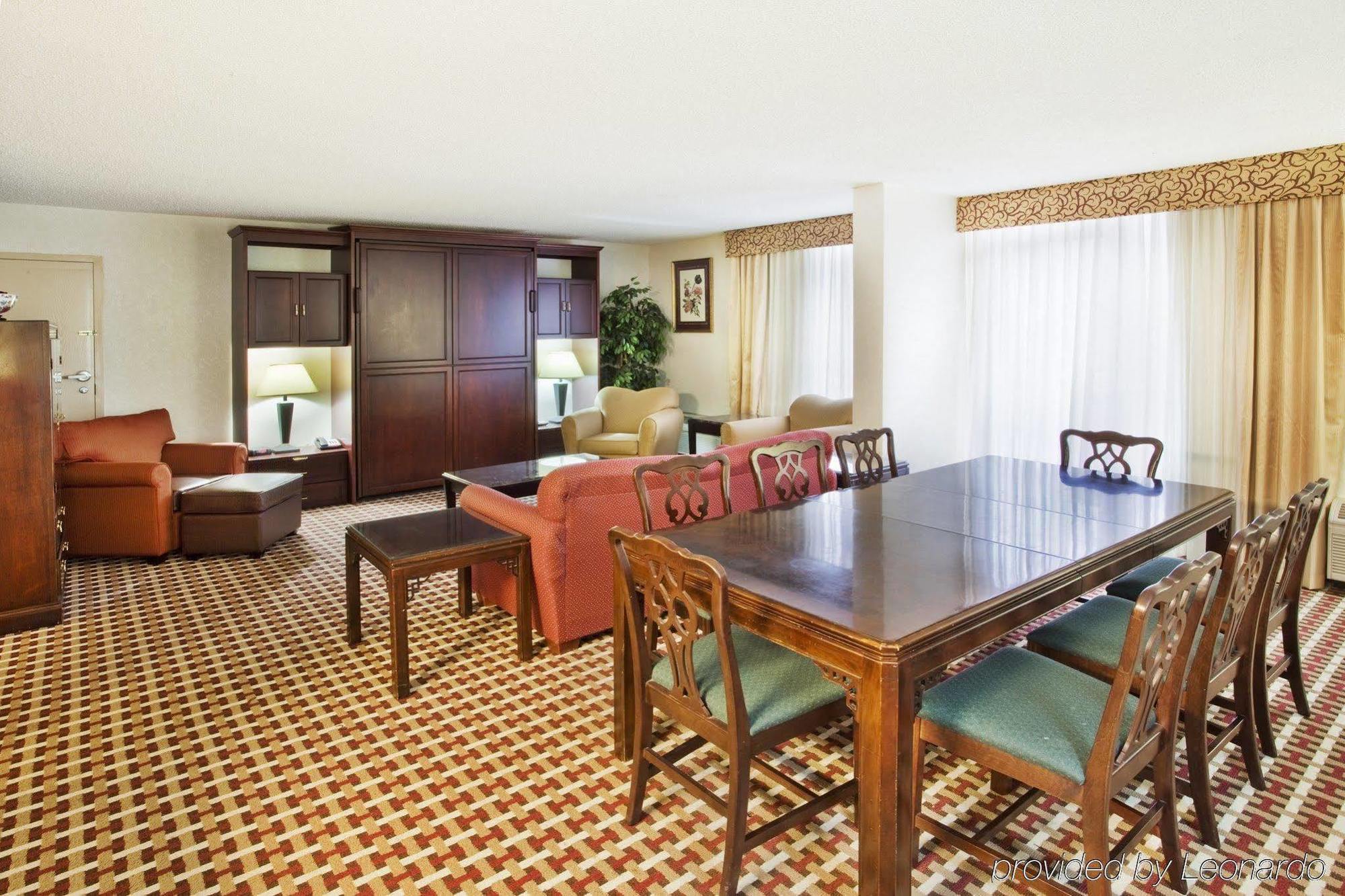 Ramada By Wyndham Gainesville Dalaman gambar